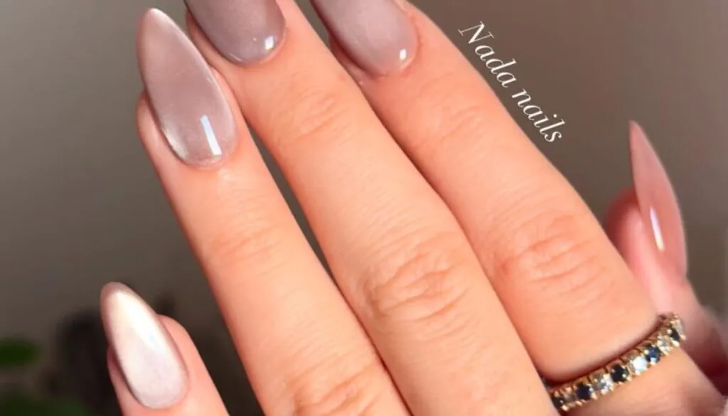 shimmering almond shaped cat eye nails in a soft mauve gel finish.