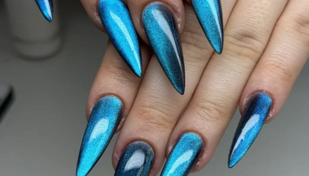 Cat-Eye Nails
