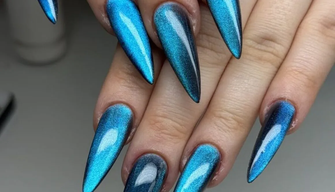 Cat-Eye Nails