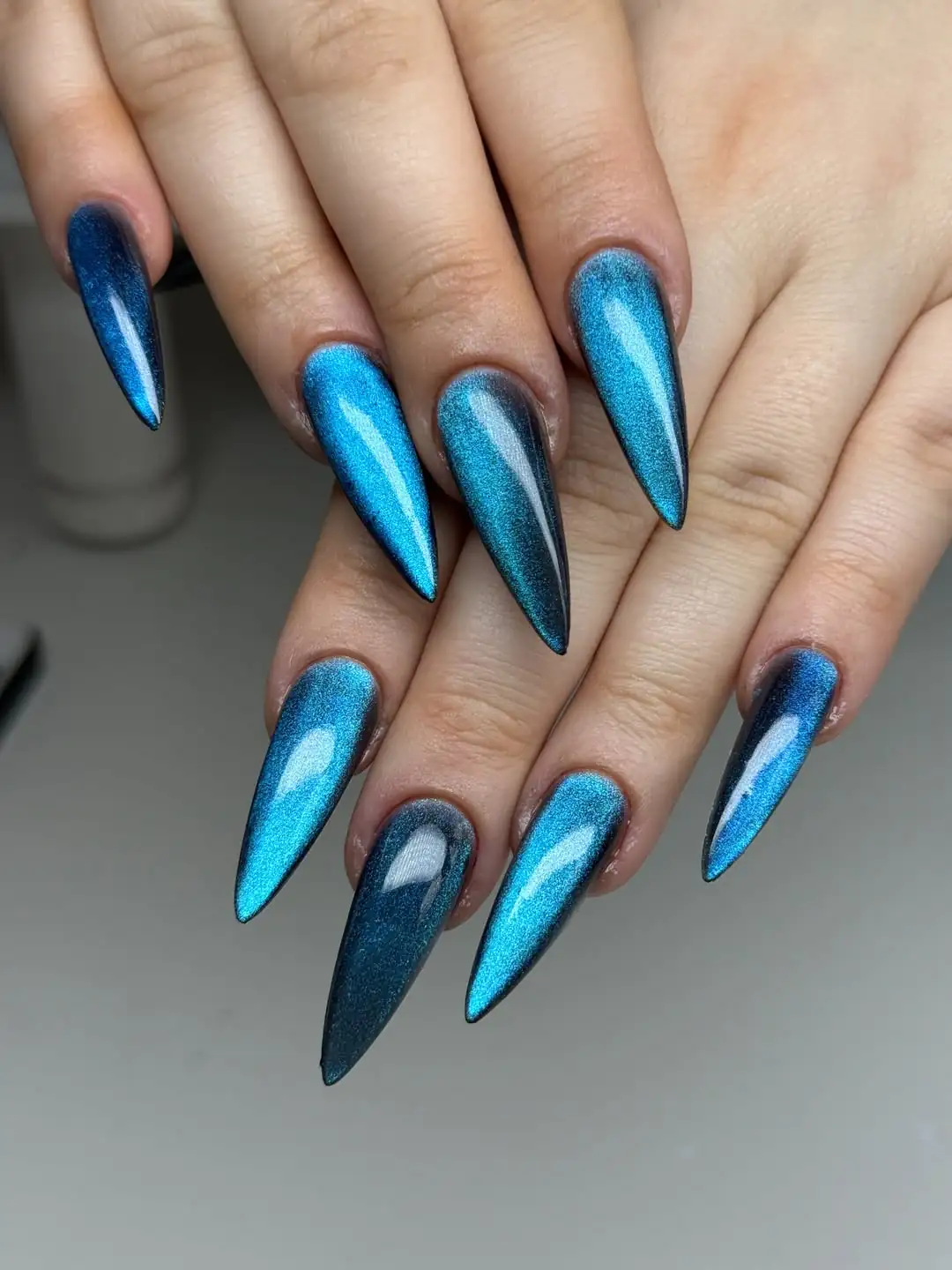 Cat-Eye Nails