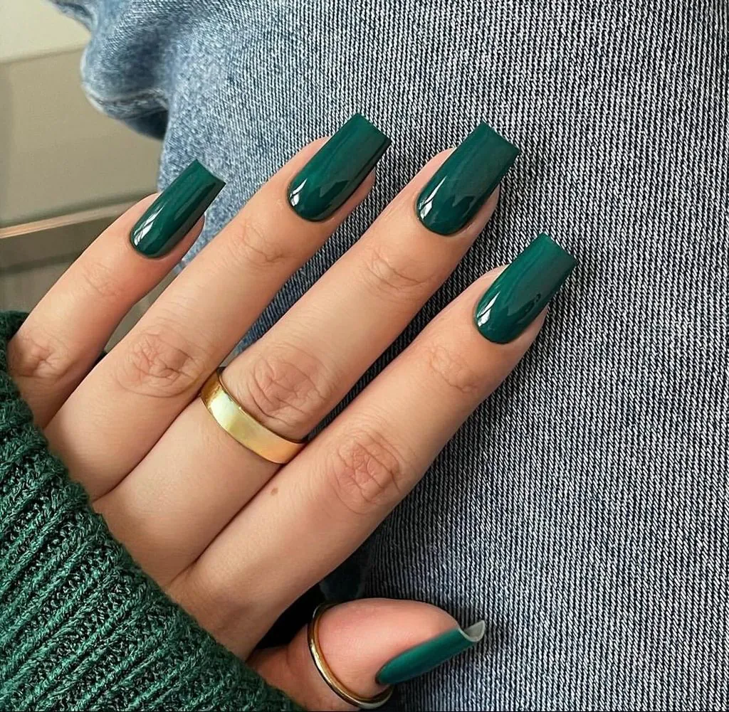 deep forest green glossy manicure on long square shaped acrylic nails